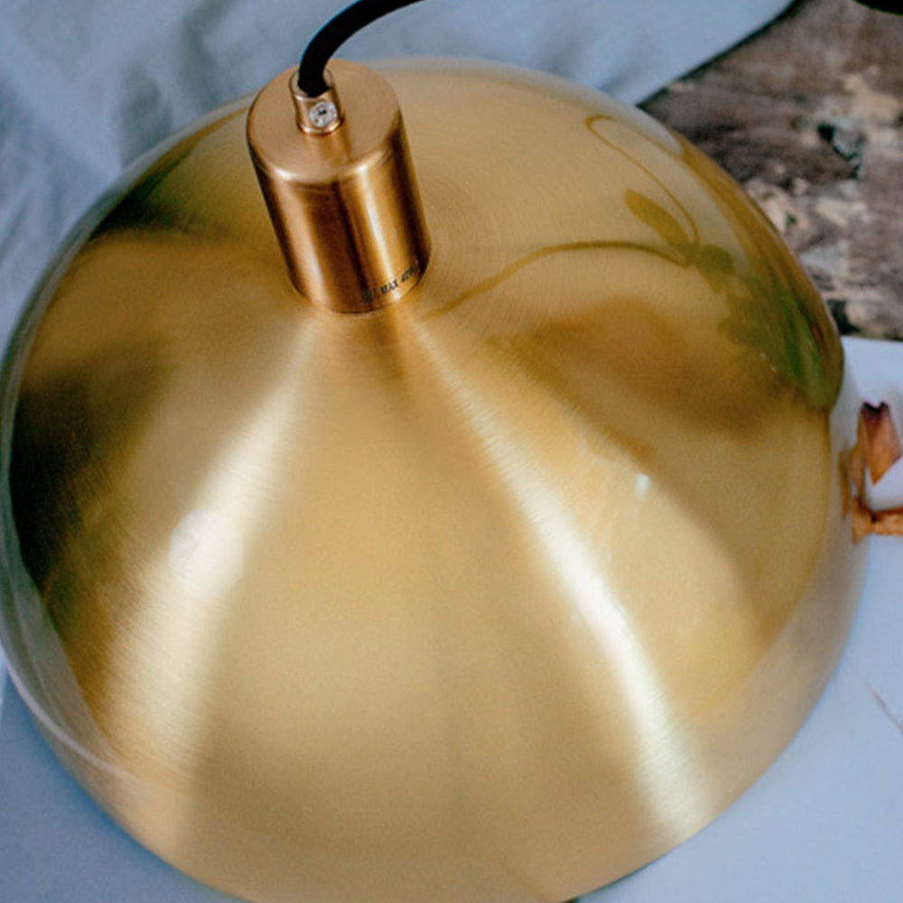 Luxe Gyllene Taklampa – Tidlös Elegans